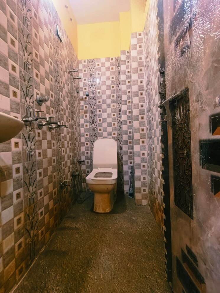 Bathroom, dwarka mor 2 Bedroom 630 Sq.Ft. Builder Floor In Dwarka Mor Delhi 8867662