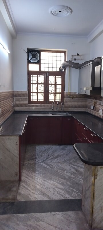 Kitchen in 3 BHK Independent House at Tulip Mall, Sector 46 – for Rent