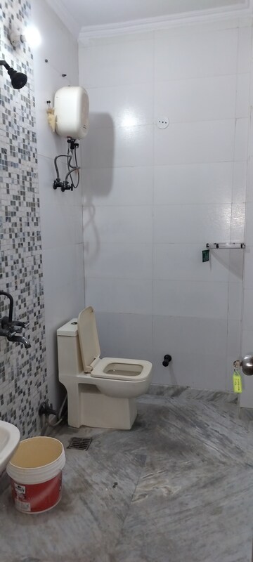 Bathroom in 3 BHK Independent House at Tulip Mall, Sector 46 – for Rent