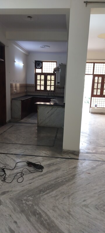 Room in 3 BHK Independent House at Tulip Mall, Sector 46 – for Rent
