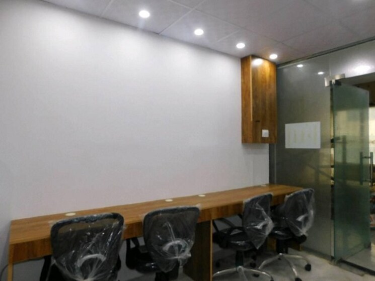  Parking, sector 62 Commercial Office Space 500 Sq.Ft. In Sector 62 Noida 8867755