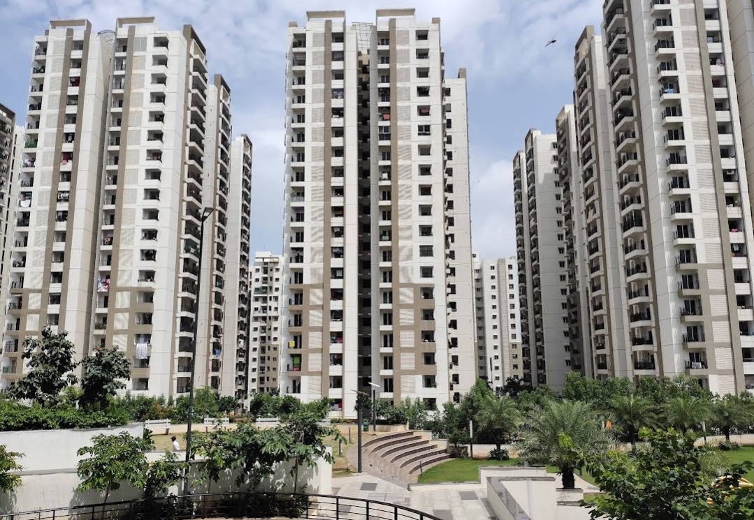3 BHK 1890 Sq.Ft. Apartment in Cybercity Rainbow Vistas Rock Gardens
