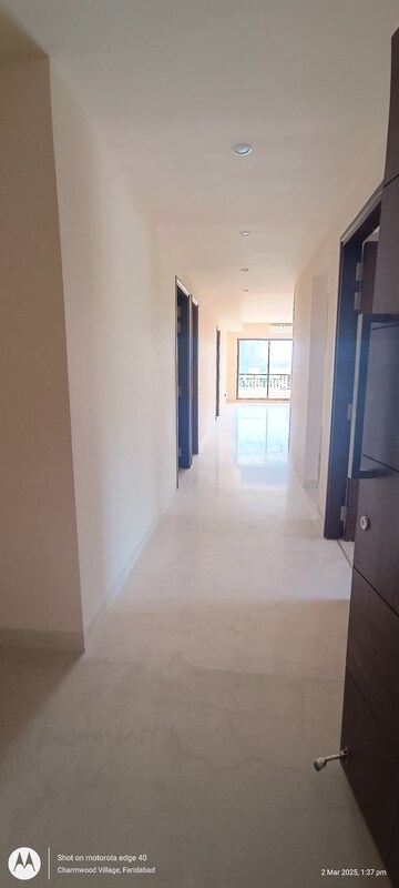 Room in 4 BHK Apartment at Eros Edenwood Towers, Lakkarpur – for Sale