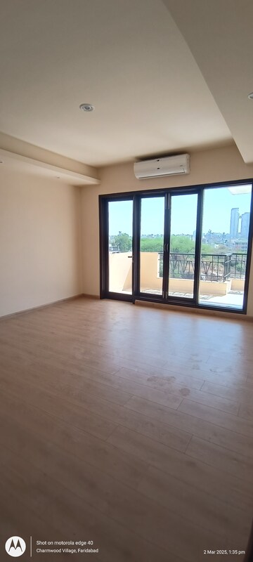 Room in 4 BHK Apartment at Eros Edenwood Towers, Lakkarpur – for Sale