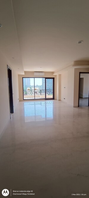 Room in 4 BHK Apartment at Eros Edenwood Towers, Lakkarpur – for Sale