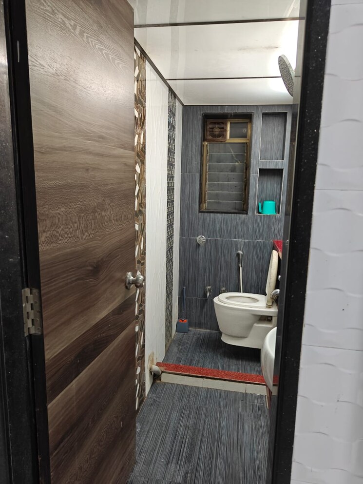 Bathroom, bhavani shankar road 1 Bedroom 325 Sq.Ft. Apartment In Bhavani Shankar Road Mumbai 8867820