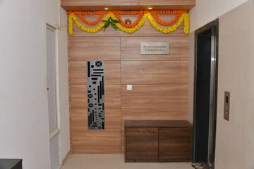 Furnished Amenities in 3 BHK Apartment at Goregaon East – for Sale