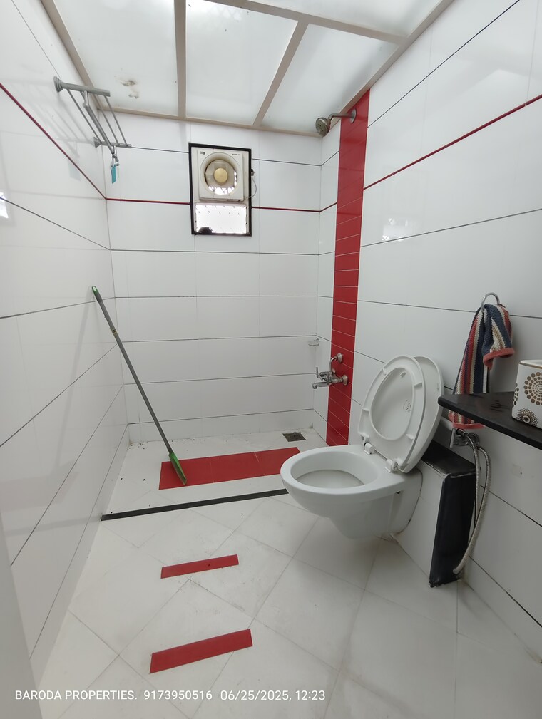 Bathroom, gotri road 4 Bedroom 2800 Sq.Ft. Apartment In Gotri Road Vadodara 8867840