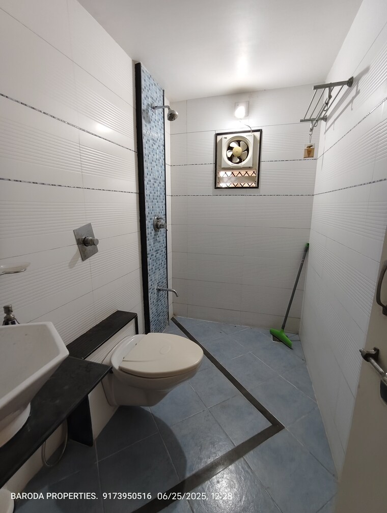 Bathroom, gotri road 4 Bedroom 2800 Sq.Ft. Apartment In Gotri Road Vadodara 8867840