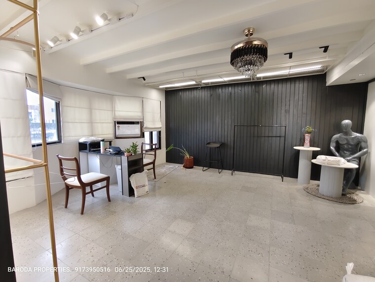  Parking, gotri road 4 Bedroom 2800 Sq.Ft. Apartment In Gotri Road Vadodara 8867840