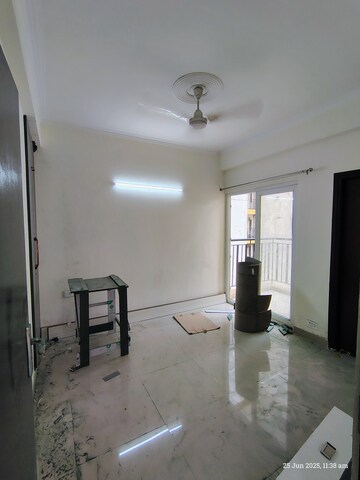 Room in 3 BHK Apartment at Amrapali Terrace Homes, Tech Zone 4 Greater Noida – for Sale