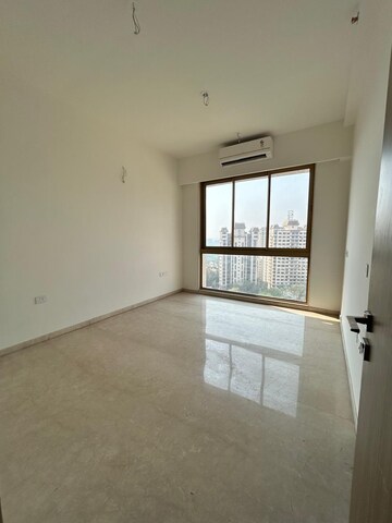 Room in 5 BHK Apartment at Godrej RKS, Chembur – for Sale
