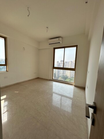 Room in 5 BHK Apartment at Godrej RKS, Chembur – for Sale