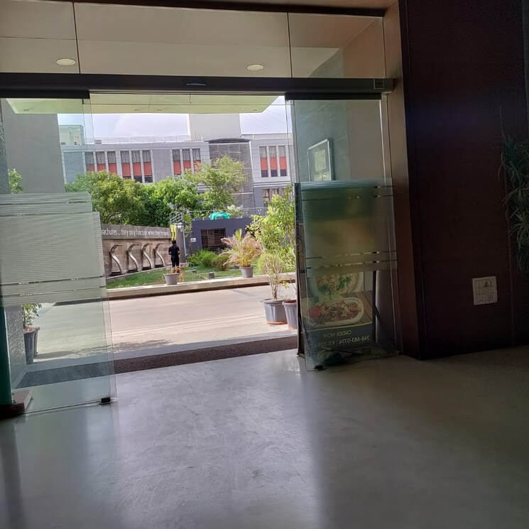 Room, thaltej Commercial Office Space 1225 Sq.Ft. In Thaltej Ahmedabad 8867947