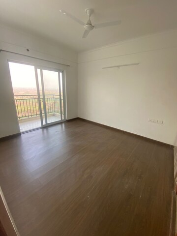 Room in 3 BHK Apartment at ATS Allure, Sector 22d Yamuna Expressway – for Rent
