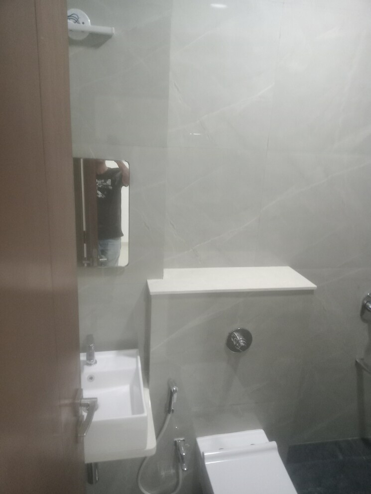 Bathroom, sugee-akanksha 2 Bedroom 700 Sq.Ft. Apartment In Dadar West Mumbai 8868019