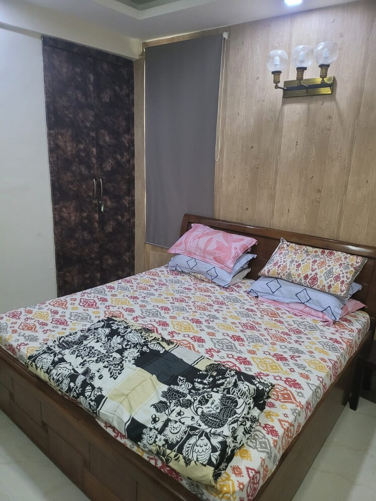 Bedroom, sector 48 6 Bedroom 112 Sq.Mt. Independent House In Sector 48 Noida 8868086