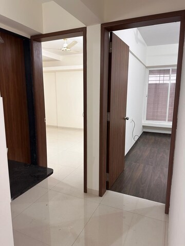 Room in 3 BHK Apartment at Abhilasha Hermes Paras 3, Kalyani Nagar – for Rent