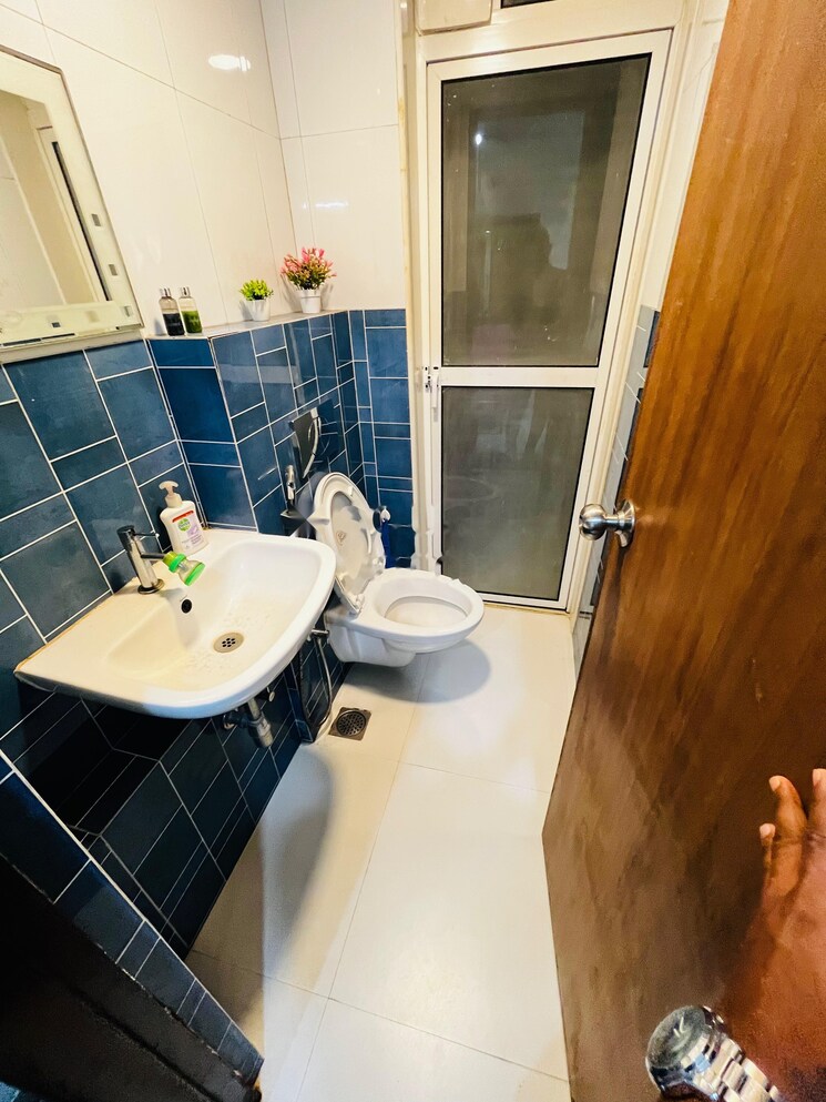 Attached Bathroom, lodha-amara 1 Bedroom 453 Sq.Ft. Apartment In Kolshet Road Thane 8868127