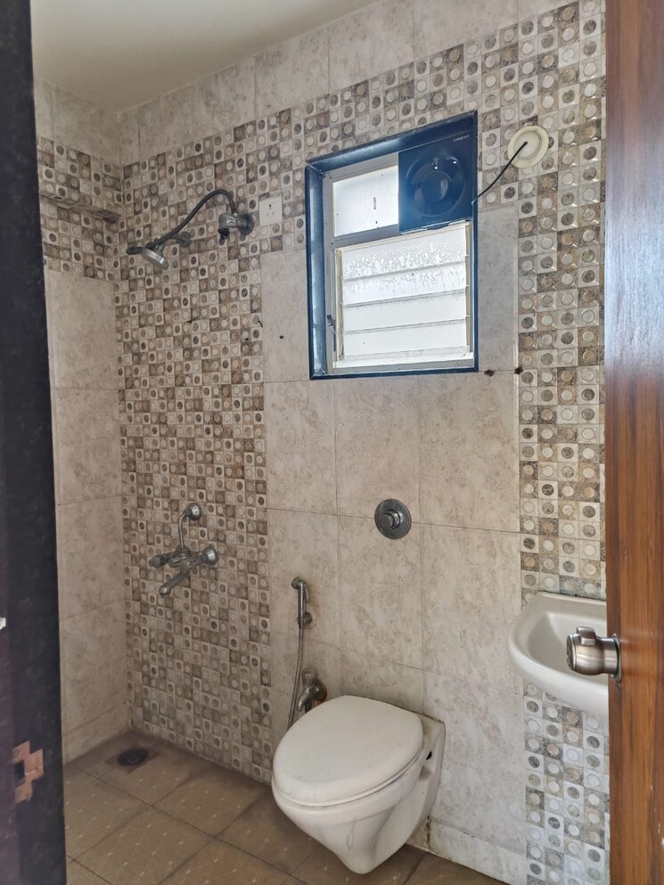 Bathroom, vinode-spirea 2 Bedroom 1100 Sq.Ft. Apartment In Wakad Pune 8868306