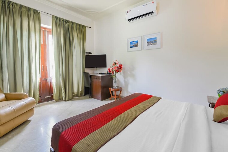 Bedroom, sector 47 2 Bedroom 112 Sq.Mt. Independent House In Sector 47 Noida 8868349