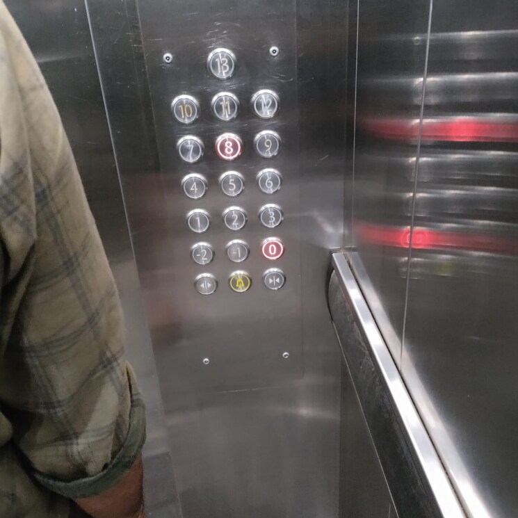  Parking, thaltej Commercial Office Space 1335 Sq.Ft. In Thaltej Ahmedabad 8868342