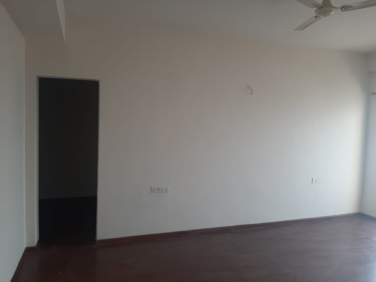 Room, sector 46 6 Bedroom 200 Sq.Mt. Independent House In Sector 46 Noida 8868388