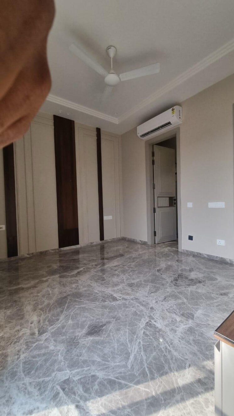 Room, anand niketan 3 Bedroom 300 Sq.Yd. Builder Floor In Anand Niketan Delhi 8868368