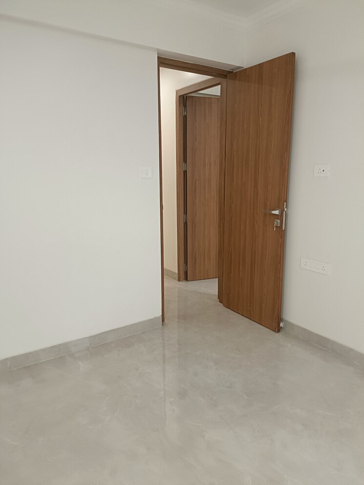 Room, jay prakash nagar 2 Bedroom 600 Sq.Ft. Apartment In Jay Prakash Nagar Mumbai 8868445