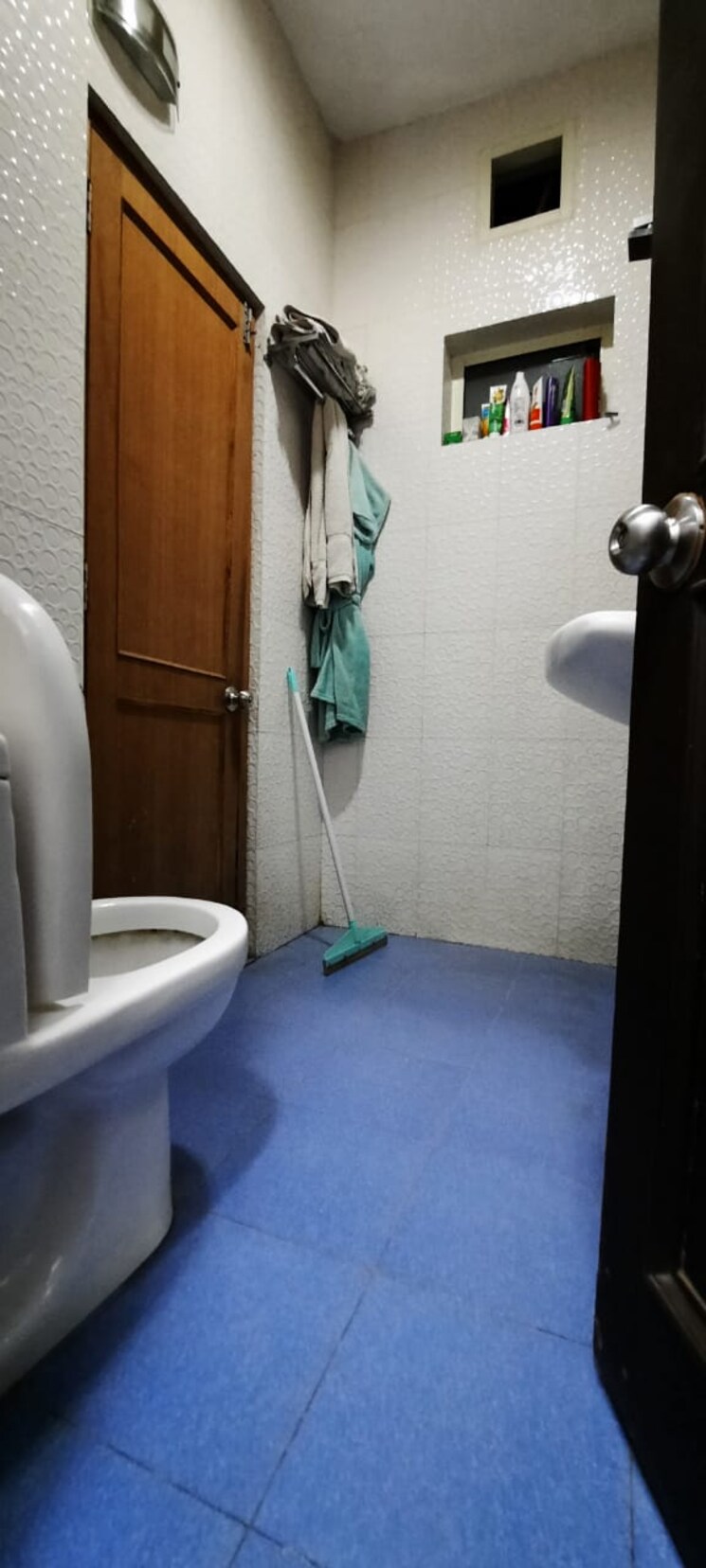 Bathroom, malviya nagar 1 Bedroom 900 Sq.Ft. Builder Floor In Malviya Nagar Delhi 8868449