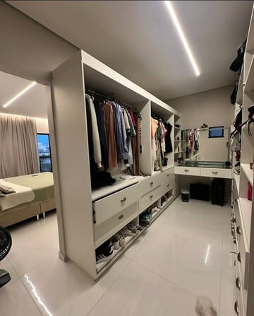 Master Bedroom in 2.5 BHK Builder Floor at Sector 33 – for Rent