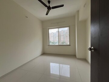 Room in 2 BHK Apartment at Paranjape Forest Trails The Cove, Bhugaon – for Rent