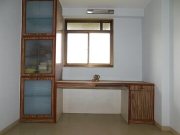 Room in 3 BHK Apartment at Iris Villa, Chembur – for Rent