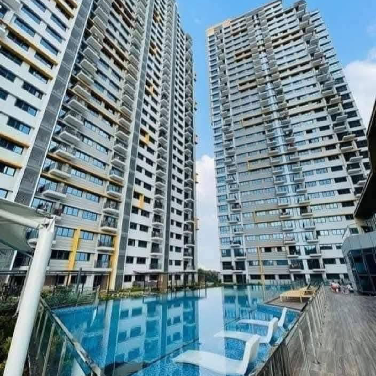 2 BHK + Extra Room 720 Sq.Ft. Apartment in Amanora Gold Towers