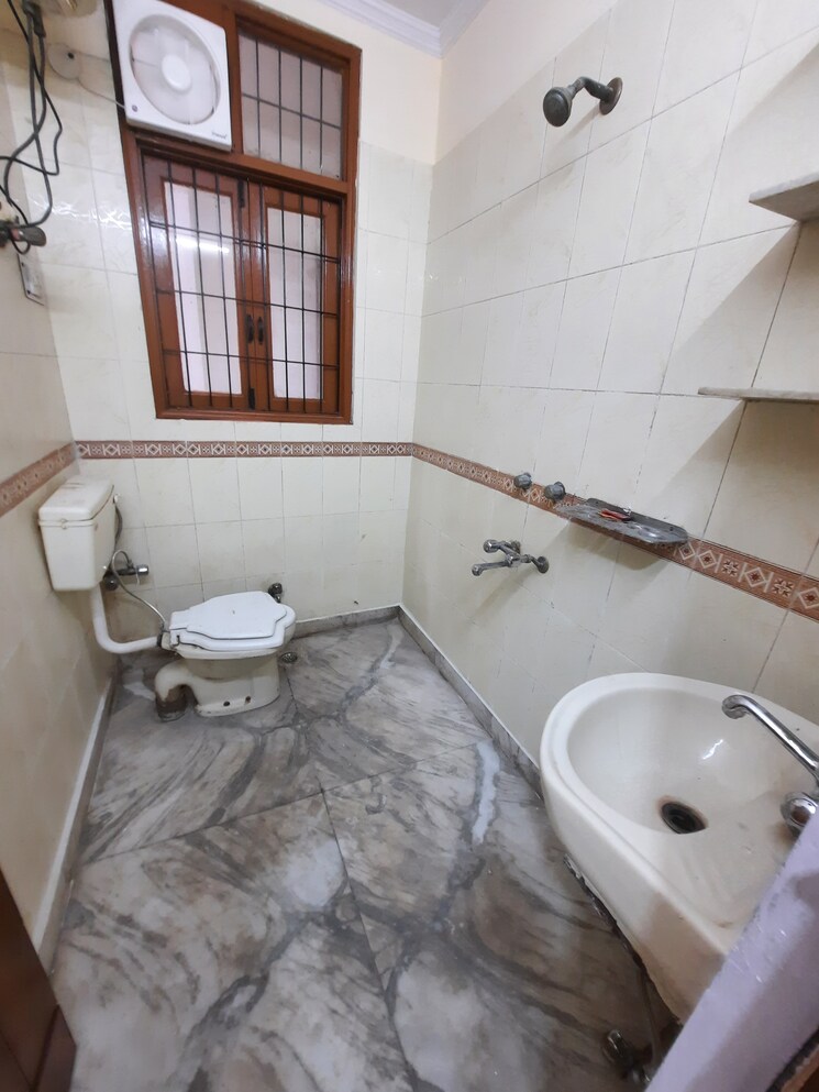 Bathroom, malviya nagar 2 Bedroom 900 Sq.Ft. Builder Floor In Malviya Nagar Delhi 8868507
