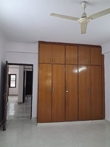 Room in 3 BHK Builder Floor at Today Blossoms II, Sector 51 – for Rent