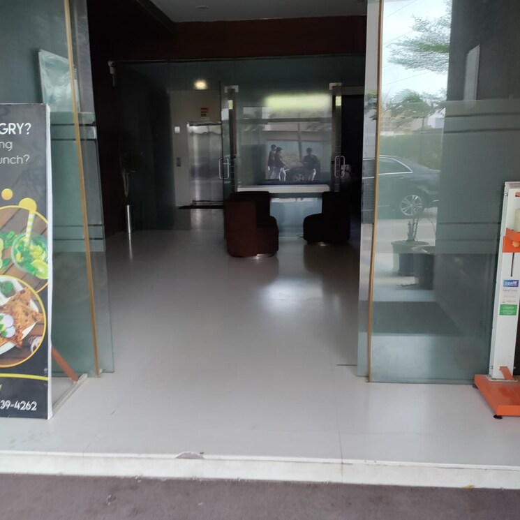  Parking, thaltej Commercial Office Space 808 Sq.Ft. In Thaltej Ahmedabad 8868487