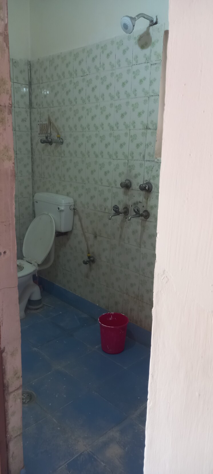 Attached Bathroom, ip extension 1 RK 600 Sq.Ft. Apartment In Ip Extension Delhi 8868531