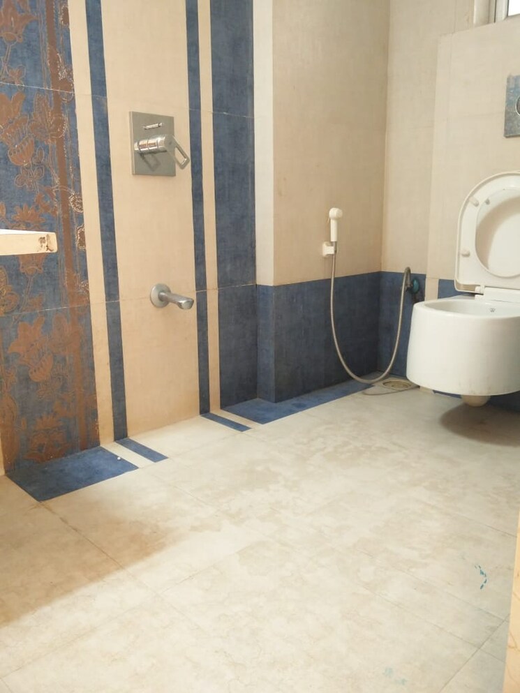 Bathroom, sai-shrushti-chembur 3 Bedroom 1200 Sq.Ft. Apartment In Chembur Mumbai 8868509