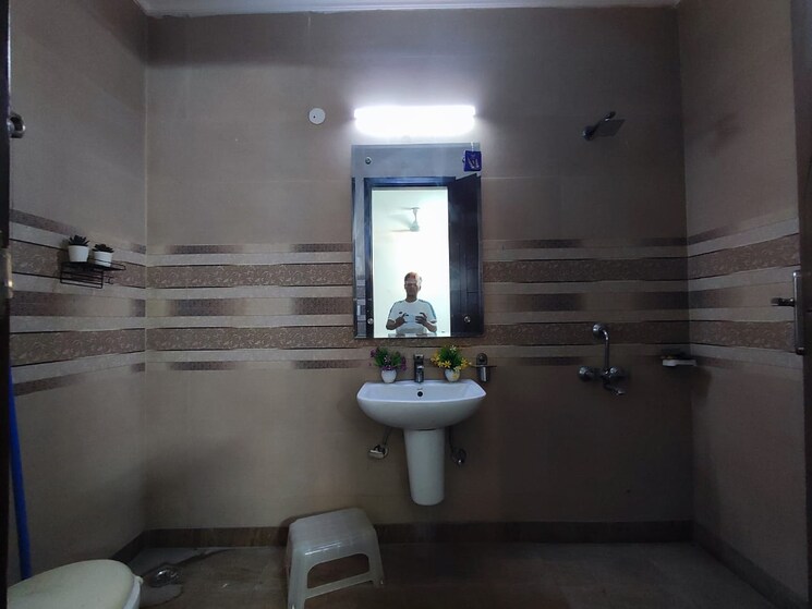 Bathroom, malviya nagar 2 Bedroom 1000 Sq.Ft. Builder Floor In Malviya Nagar Delhi 8868578
