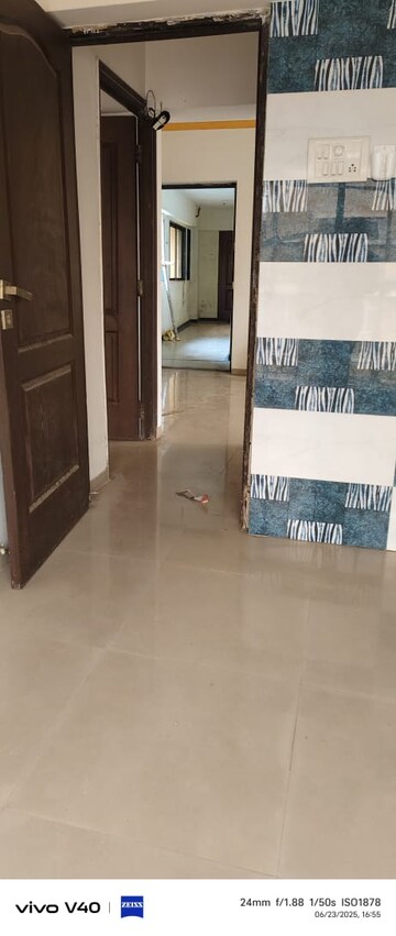 Room in 2 BHK Apartment at Solitaire Heights, Malad West – for Rent