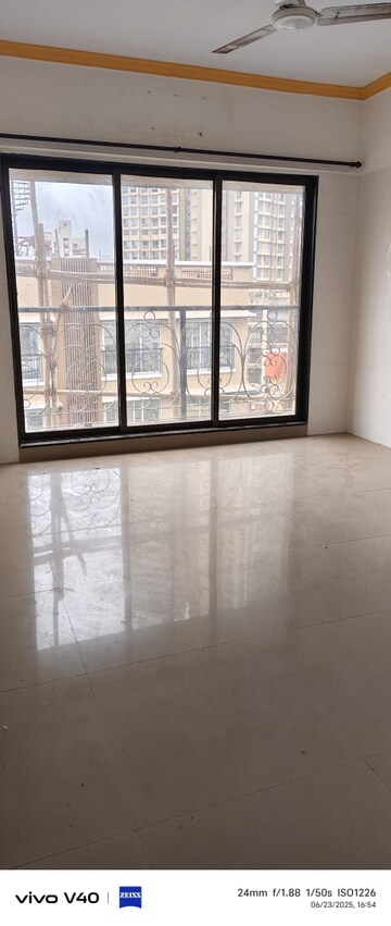 2 BHK Apartment For Rent in Solitaire Heights, Malad West