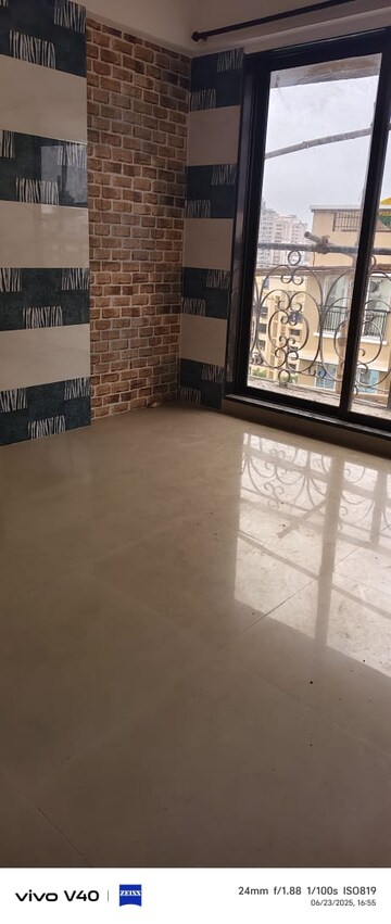 Bedroom in 2 BHK Apartment at Solitaire Heights, Malad West – for Rent