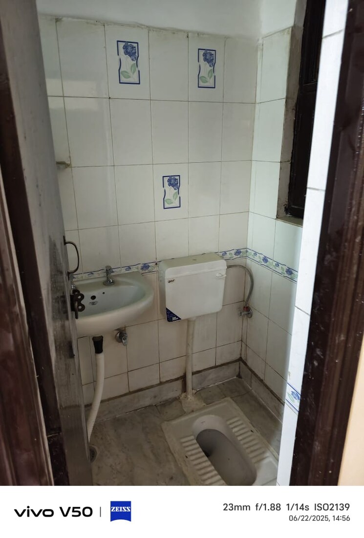 Bathroom, nyay khand 2 2 Bedroom 1000 Sq.Ft. Apartment In Nyay Khand 2 Ghaziabad 8868649