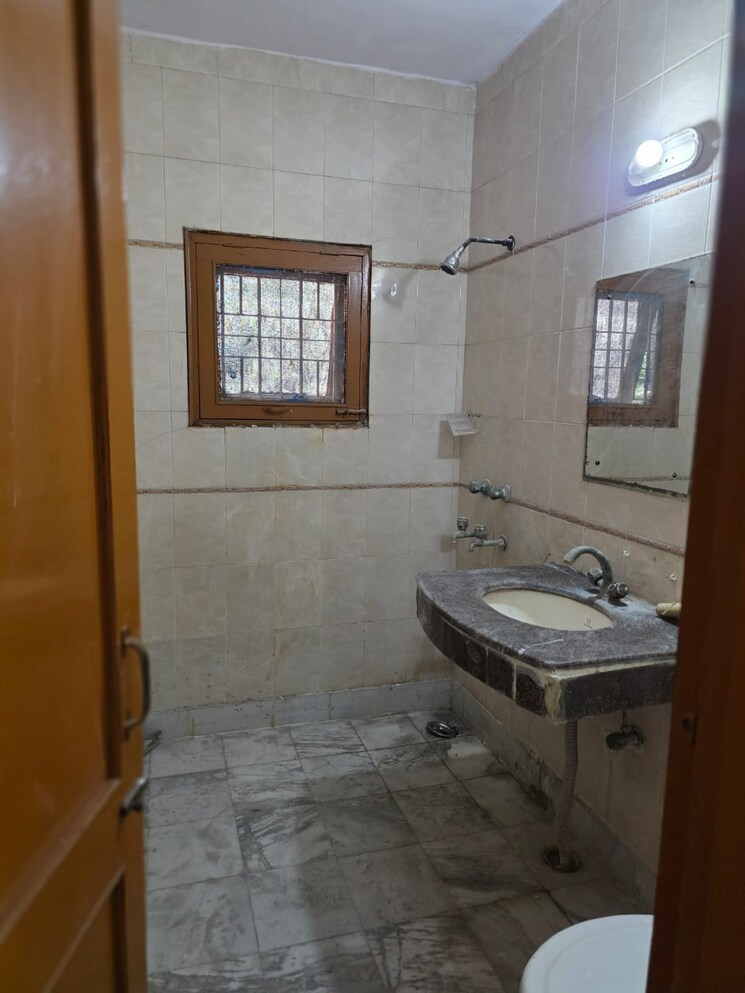 Bathroom, rwa-apartments-sector-19 2 Bedroom 162 Sq.Mt. Independent House In Sector 19 Noida 8868662