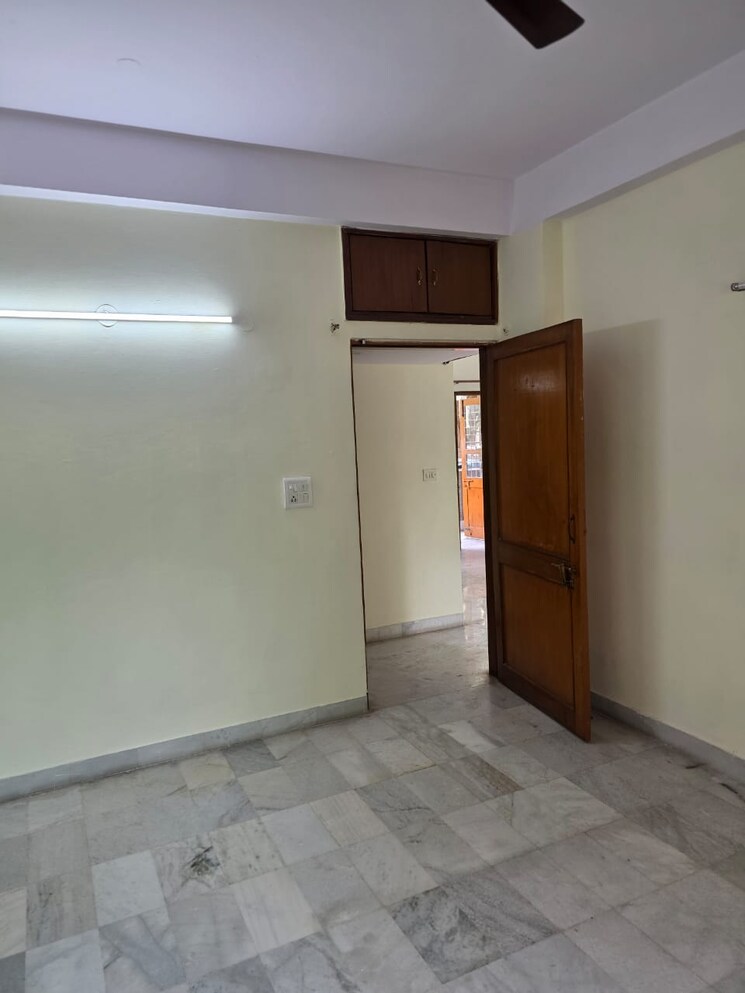 Room, rwa-apartments-sector-19 2 Bedroom 162 Sq.Mt. Independent House In Sector 19 Noida 8868662