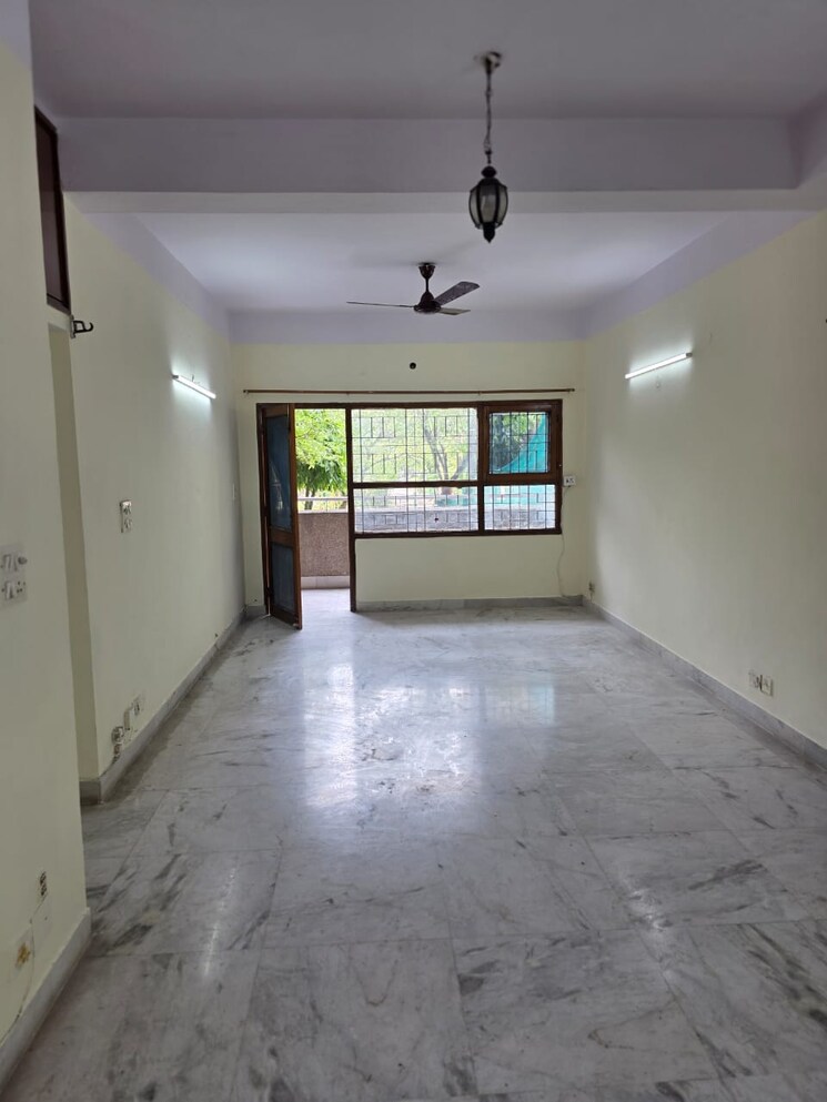 Room, rwa-apartments-sector-19 2 Bedroom 162 Sq.Mt. Independent House In Sector 19 Noida 8868662