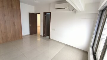 Room in 2 BHK Apartment at Aristo Pearl Residency, Prabhadevi – for Rent