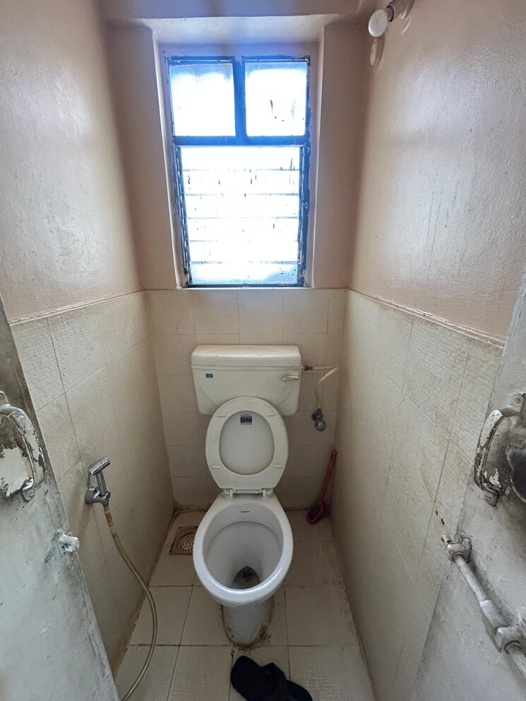 Bathroom, saroj-apartments-fatima-nagar 1 Bedroom 600 Sq.Ft. Apartment In Fatima Nagar Pune 8868627