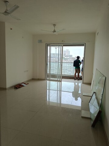 Room in 3 BHK Apartment at Runwal Nirvana, Parel – for Rent